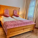 Konukevi Posthotel Arnold 3*